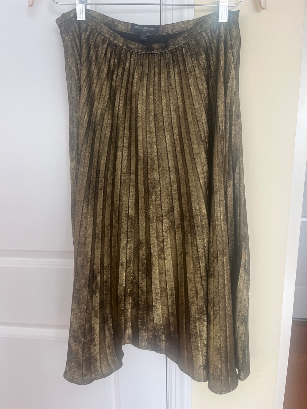Banana Republic Metallic Pleated Skirt in Bronze Gold